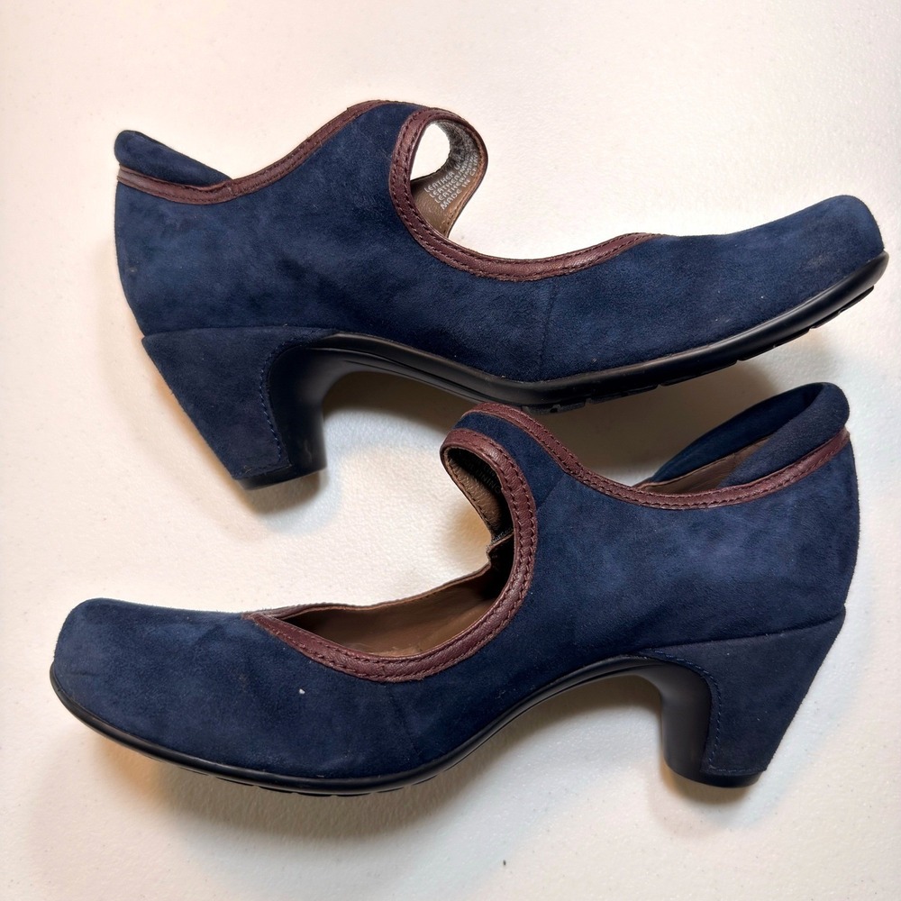Earthies Navy Suede Mary Jane Comfort Heels Women's Size 7.5 - Picture 4 of 14
